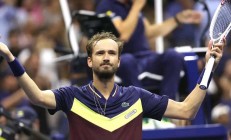 米兰体育-拉沃尔杯碾压年终总决赛，西西帕斯状态火热的简单介绍