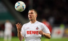 米兰体育官网-北非雄狮的怒吼与凯恩的加冕之夜，足球世界见证双重传奇