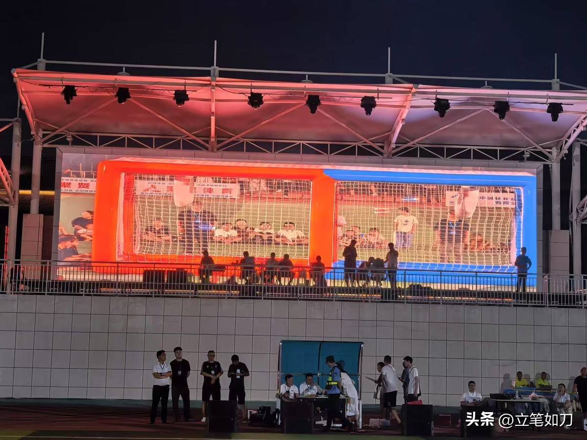 包含纷繁复杂的赛场，角逐激烈异常的词条