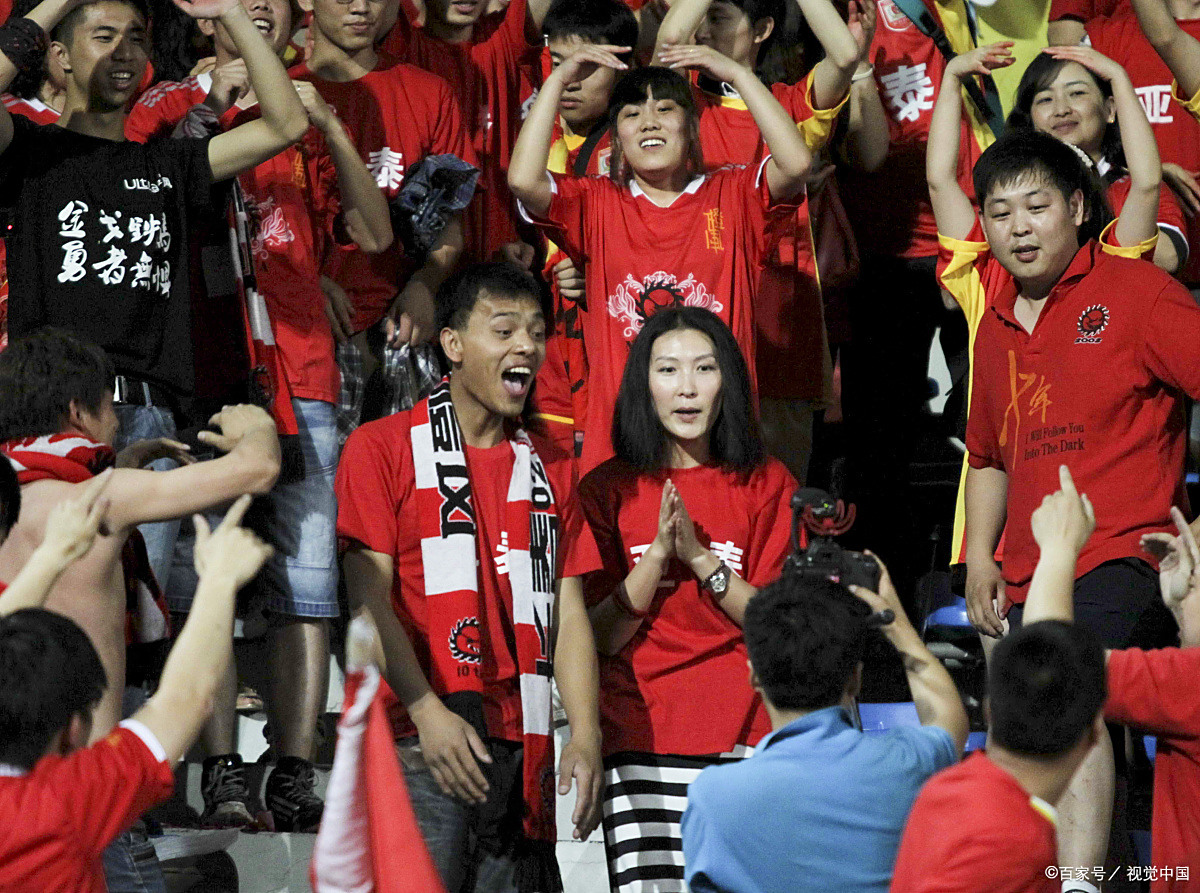 关于热那亚主场惊险获胜，球迷欢呼的信息