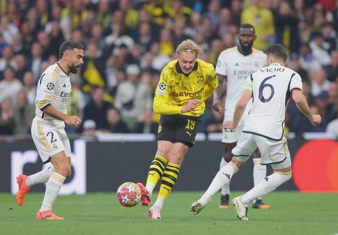 关于曼城碾压法国，楚阿梅尼高光表现的信息