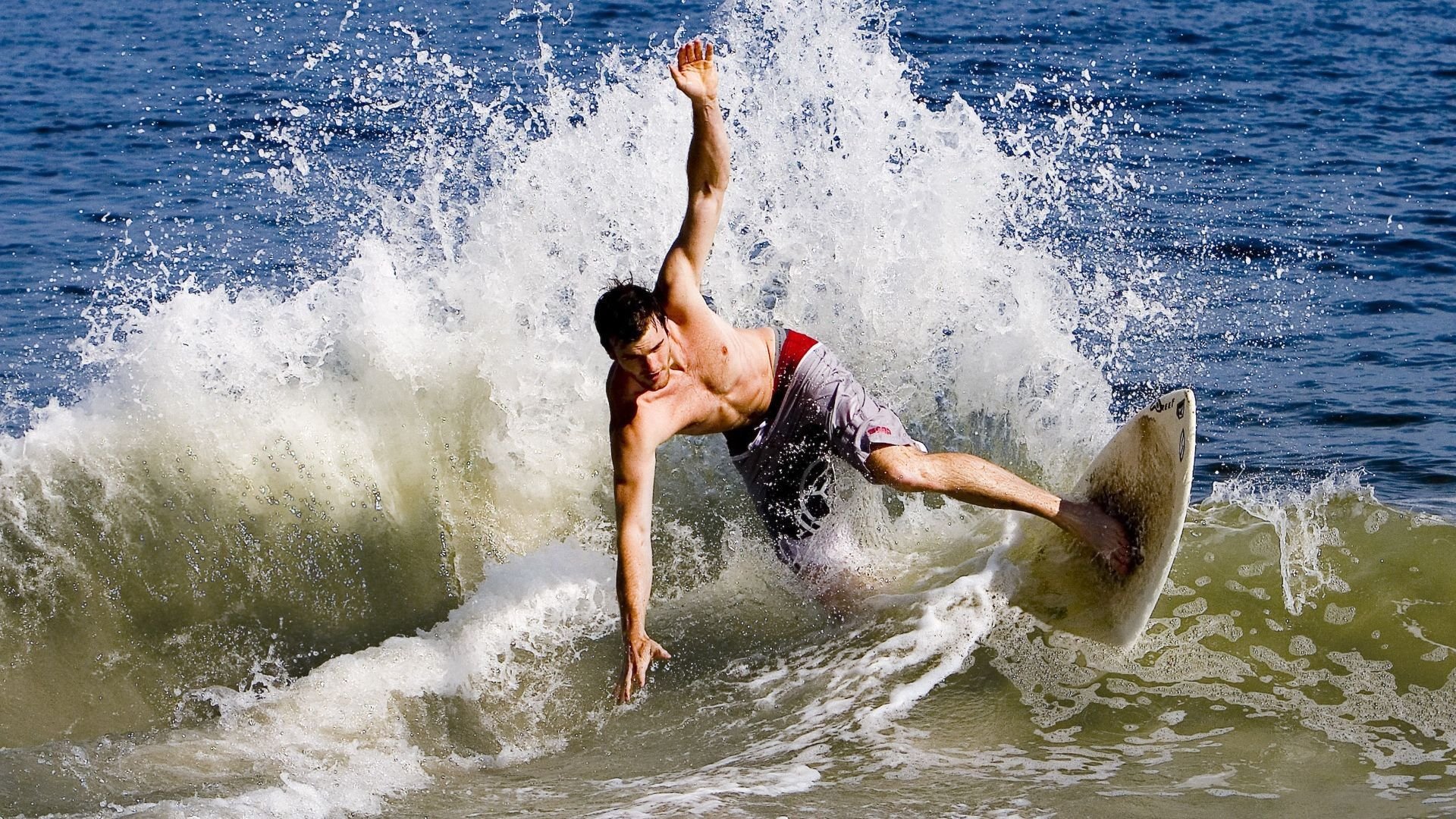 铁血马竞险胜德国战车，阿什拉夫统治全场成胜负手